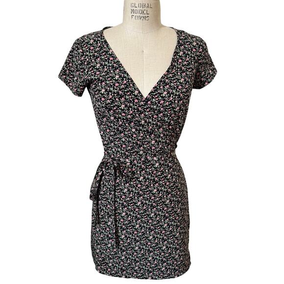 Agnes B. Short Black Floral Wrap Dress Size 1/ Small - Picture 1 of 5